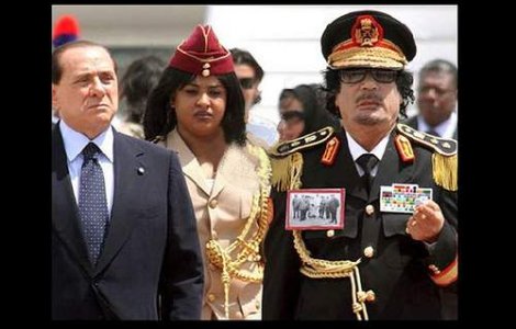  Video : Berlusconi i-a pupat mana lui Gaddafi
