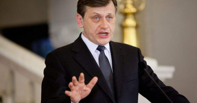 Antonescu: Ponta nu ar fi un candidat la prezidentiale mai bun ca mine