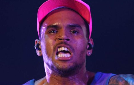 Rapperul Chris Brown si-a pierdut virginitatea la varsta de 8 ani