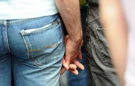 Statele din Golf vor testa calatorii pentru a "depista" homosexualii