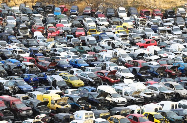 Impozit mai mare pentru mașinile mai vechi de 15 ani: p&acirc;nă la 900 de lei pe an