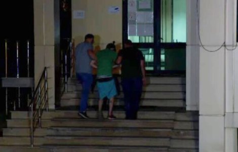 Argeș: Criminal din răzbunare. Un tânăr de 21 de ani l-a ucis pe călăul bunicului său, omorât în urmă cu 10 ani