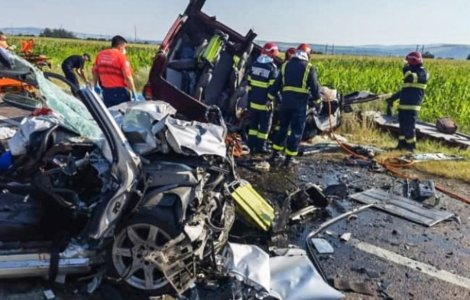 Fără frâne în România. O fetiță de trei luni a murit în brațele mamei, în mașina făcută zob