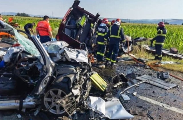 Fără frâne în România. O fetiță de trei luni a murit în brațele mamei, în mașina făcută zob