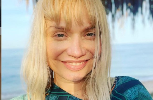 Cristina Cioran, certată de internauți pentru că a plecat la mare &icirc;n timp ce fiica sa este la spital! Ce a avut de zis &icirc;n apărarea ei