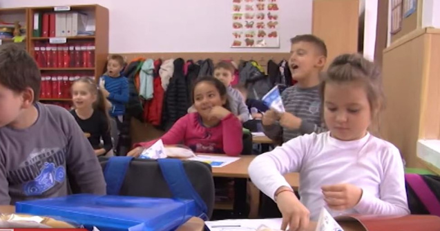 Cornul și laptele, date uitării de pandemie. Legea nu a permis livrarea lor în spitale și cămine/ Mii de tone de mâncare au ajuns la gunoi