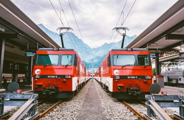 Două trenuri ce transportau marfă s-au ciocnit la Fetești