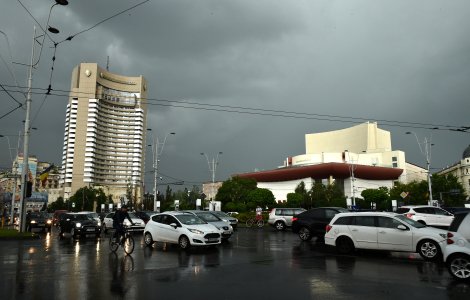 Prăpăd în țară până duminică. Coduri galbene și portocalii de caniculă și furtuni se abat asupra României