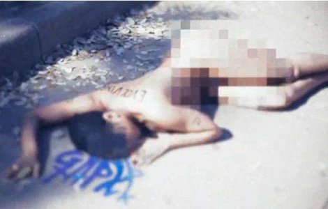 Erykah Badu comemoreaza goala asasinatul lui J.F. Kennedy