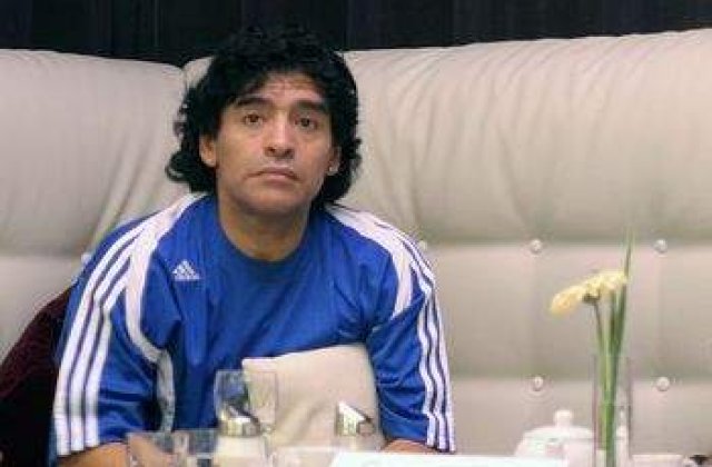 Maradona, operat de urgenta
