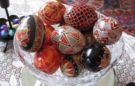 Cat ne costa ouale de Paste?