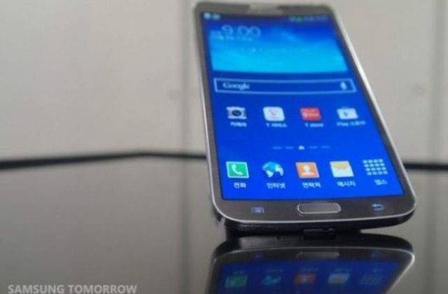 Samsung va lansa joi primul smartphone cu ecran curbat