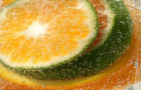 Noua solutie impotriva mahmurelii: Sucurile carbogazoase cu lamaie