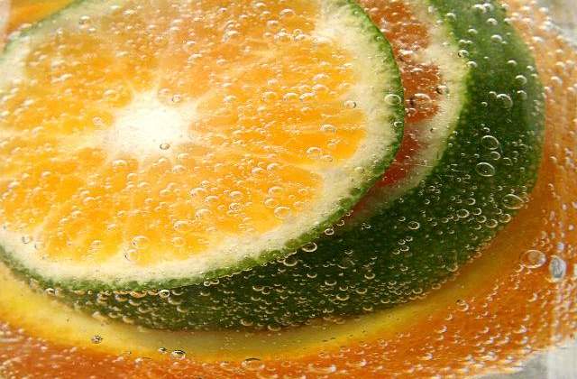 Noua solutie pentru tratarea mahmurelii: Sucurile carbogazoase care contin lamaie