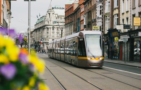 Primul tramvai nou a ajuns la Iași. Cu ce este dotat noul transport în comun