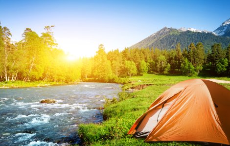  Top  Tips & Tricks pentru un camping reușit