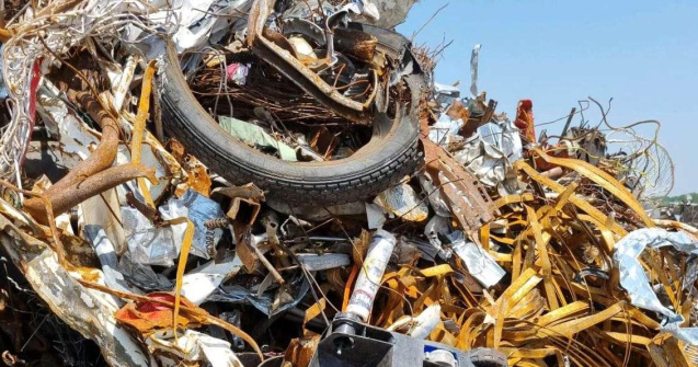 Poliția de Frontieră: Aproape 2.000 de tone de deșeuri transportate ilegal cu barjele pe Dunăre, oprite la Calafat