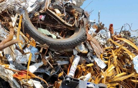 Poliția de Frontieră: Aproape 2.000 de tone de deșeuri transportate ilegal cu barjele pe Dunăre, oprite la Calafat