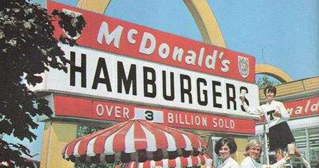 McDonald&#39;s isi face universitate in China