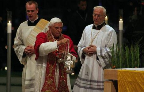 Plangere impotriva Papei