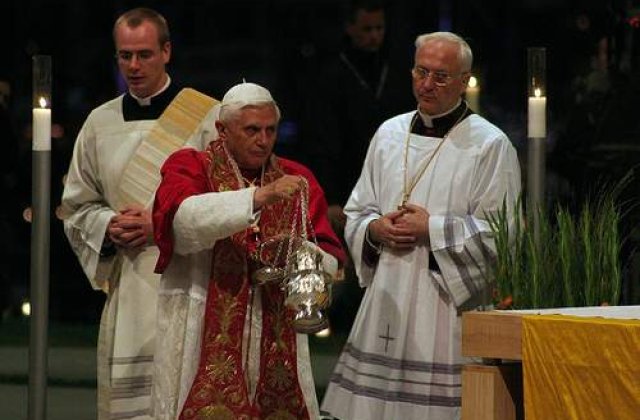 Plangere impotriva Papei