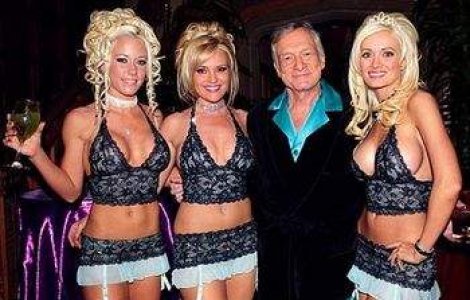 Hugh Hefner se insoara la 84 de ani