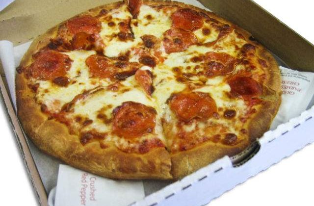 Romanii comanda mai multa mancare in timpul weekend-ului