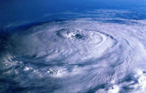 Alerta de ciclon pe coasta de est a Indiei