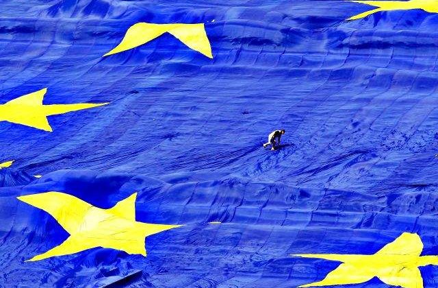 UE sare in apararea romanilor: Imigrantii nu sunt o povara pentru tarile care ii primesc
