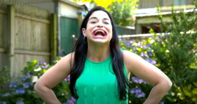 O femeie a intrat în Cartea Recordurilor pentru cea mai mare gură din lume