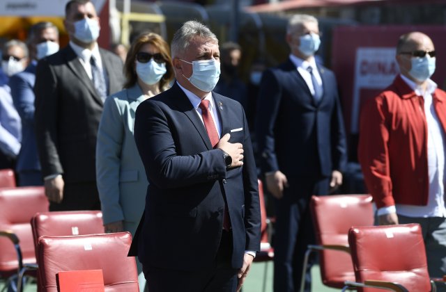 Ministrul de Interne, Lucian Bode, și-a secretizat lucrarea de doctorat cu o zi înainte de a fi făcută publică, deși prevederile legale obligă la expunerea tezei