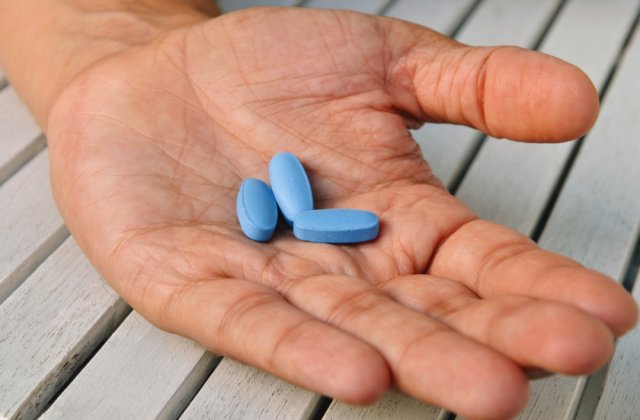 Tesla Blue, drogul care face ravagii &icirc;n cluburile de noapte. Prima victimă avea 21 de ani