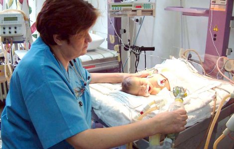 O femeie de 25 de ani a născut a șasea oară prin cezariană