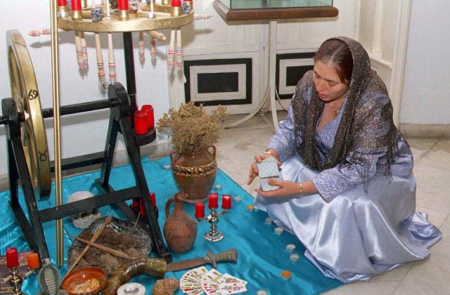 Două presupuse clarvăzătoare din Chișinău, condamnate la câte opt ani de închisoare pentru „înlăturarea aurei negative”