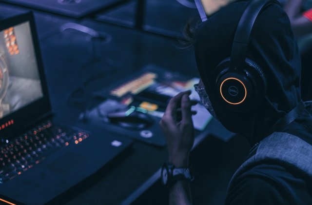 Laptopuri ieftine sau laptopuri gaming? Care opțiune e mai bună?