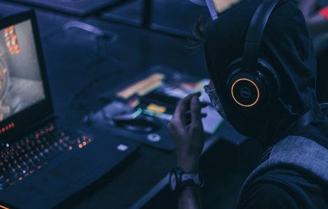 Laptopuri ieftine sau laptopuri gaming? Care opțiune e mai bună?