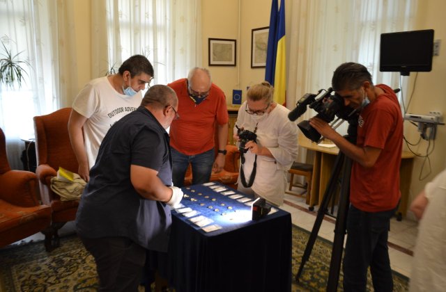 FOTO Un bucureștean a descoperit o comoară în pădure. Bărbatul va primi 45% din valoarea tezaurului