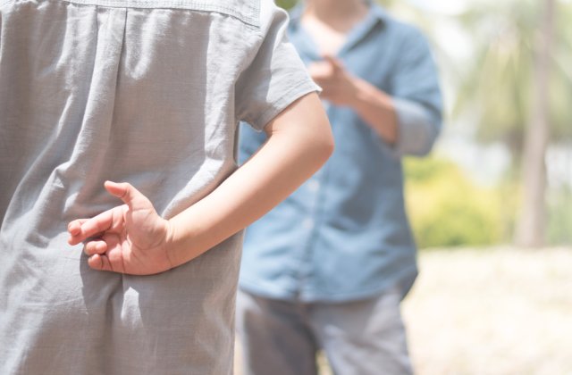 Cum &icirc;ți dai seama că o persoană te minte - ține cont de aceste semne