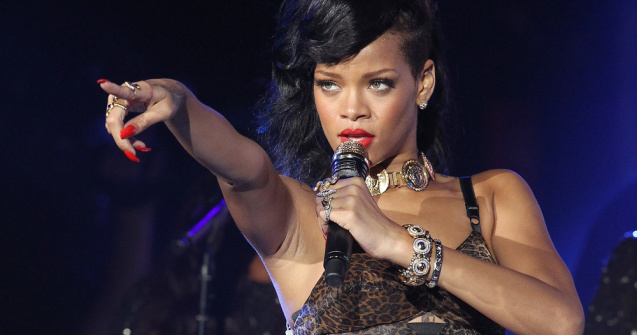 Rihanna, cea mai bogată cântăreață din lume, a devenit miliardară