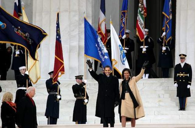 Obama, intr-o comunitate saraca de Paste