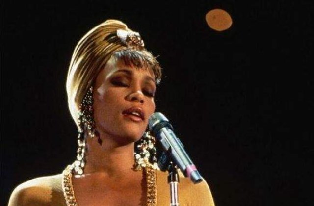 Whitney Houston si-a anulat concertul de la Paris
