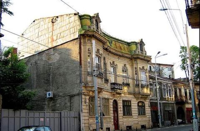 O casa s-a prabusit pe Calea Mosilor