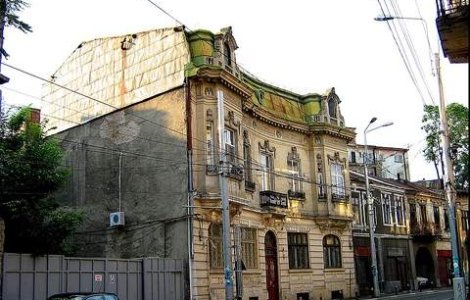 O casa s-a prabusit pe Calea Mosilor