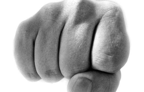 Judecator batut de politisti intr-o benzinarie pe A2