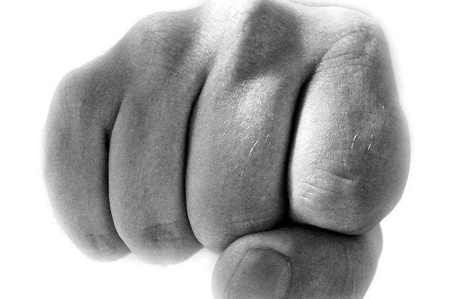 Judecator batut de politisti intr-o benzinarie pe A2