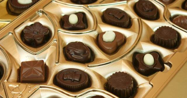 Ciocolata consumata in timpul curelor de slabire favorizeaza pierderea in greutate