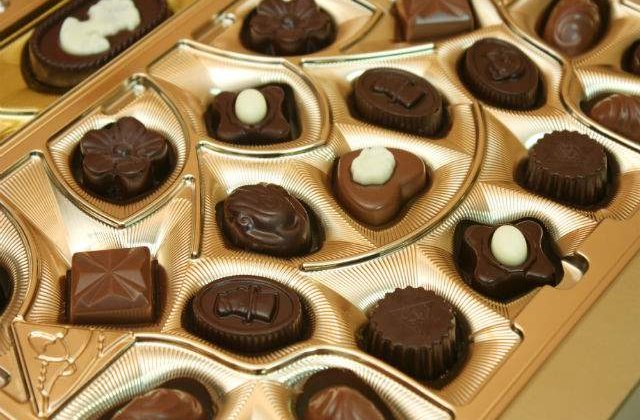 Ciocolata consumata in timpul curelor de slabire favorizeaza pierderea in greutate