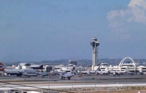 Un dispozitiv improvizat a explodat pe aeroportul din Los Angeles