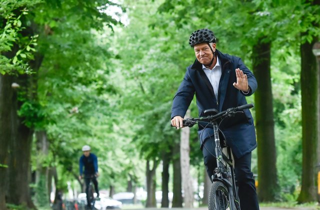 Președintele Klaus Iohannis, pe bicicletă către Palatul Cotroceni