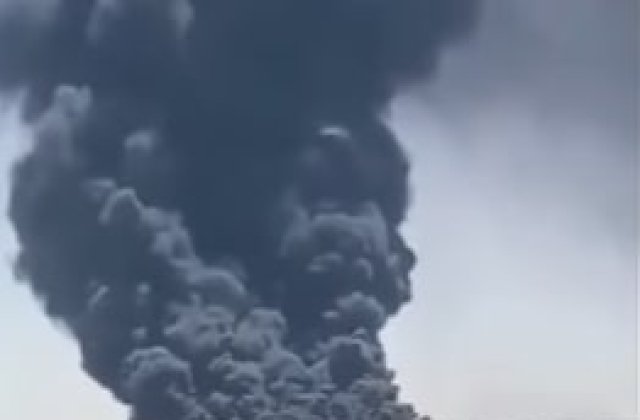 VIDEO Cel mai mare depozit de anvelope uzate din lume a luat foc